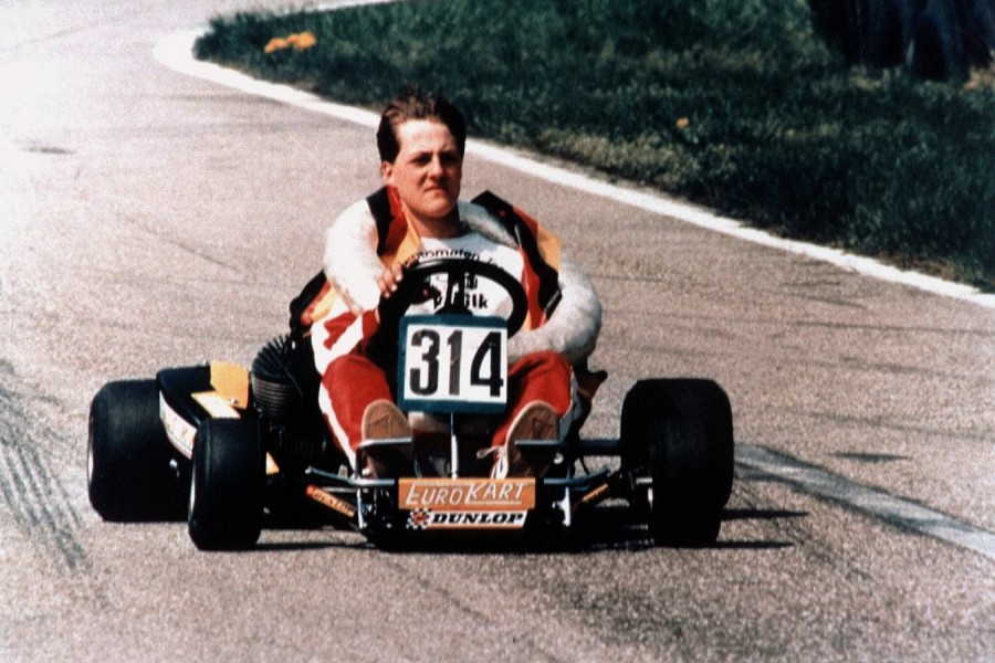 http://hfr-rehost.dev.syn.fr/polpix.sueddeutsche.com/bild/1.1453586.1358503102/900x600/rennen-michael-schumacher.jpg